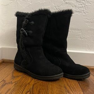 White Mountain Trail Black Suede & Fur | Size 8